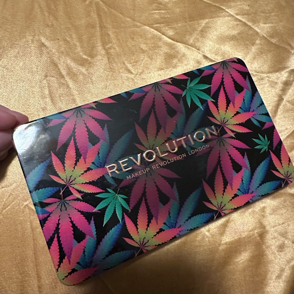 Revolution Multicolor Leaf Design Palette